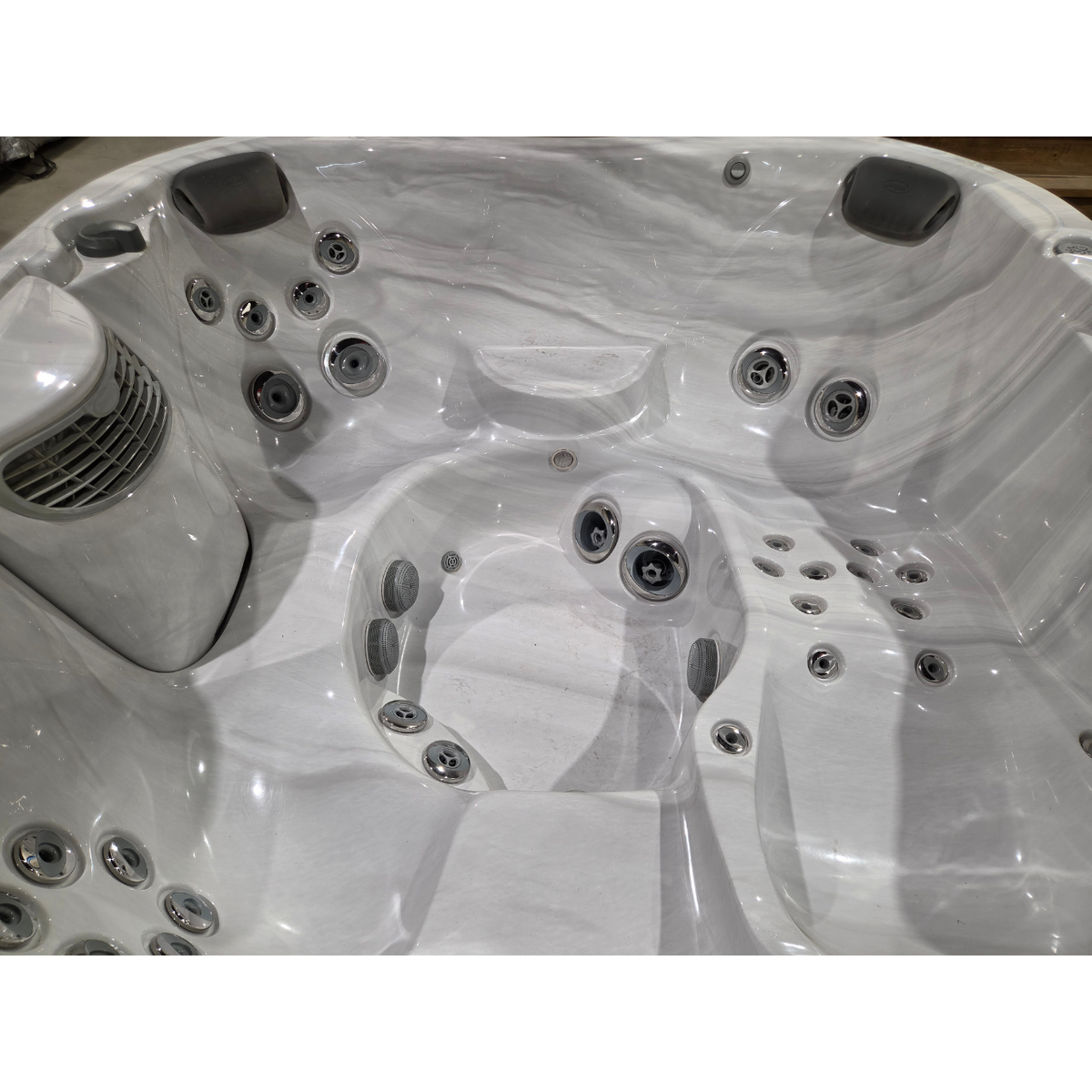 Jacuzzi J-335